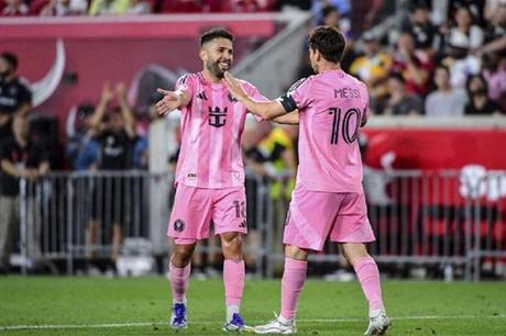 إنتر ميامي يكرم نجميه ميسي وألبا بعد موسم تاريخي - ملاعب 