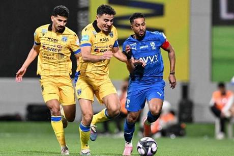 الهلال في خطر.. من الصدارة الى ثالث الترتيب - ملاعب 