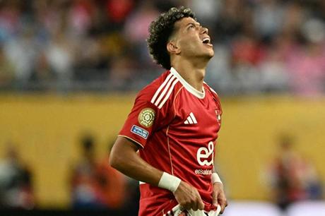 إمام عاشور يتكبّد خسائر بالجملة بعد أزمته مع الأهلي - ملاعب 