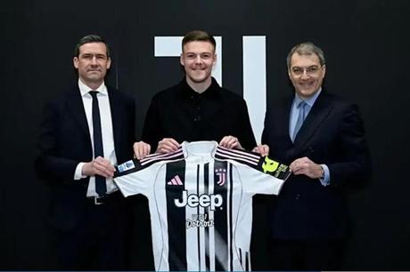 يوفنتوس يضم السويدي إيميل هولم - ملاعب 