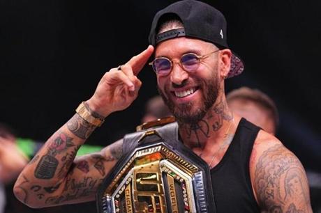 راموس يخوض أول تجربة ملاكمة - ملاعب 