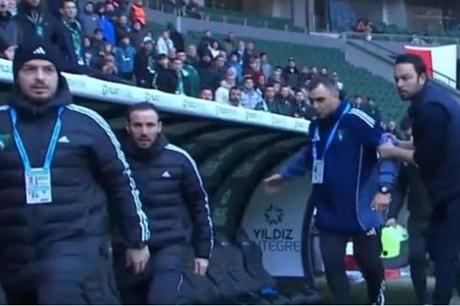 124-001720-kocaelispor-super-lig-penalty-red-card_700x400