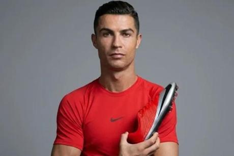 حذاء رونالدو الجديد ينفد عالمياً خلال ساعات من طرحه - ملاعب 