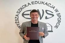 124-004806-robert-lewandowski-professor_700x400