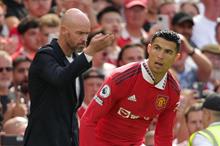 Erik-ten-Hag-issues-tactical-instructions-to-Cristiano-Ronaldo