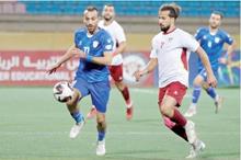 c5dbd211-لاعب-شباب-العقبة-أنس-أبو-طعيمة-ولاعب-معان-محمد-المشة-يتسابقان-على-الكرة-من-المصدر