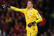 070624 Wojciech Szczesny of Poland challenged  1920