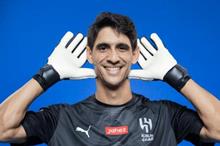 الحارس المغربي ياسين بونو المُنضم حديثًا لنادي الهلال السعودي