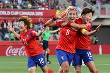 Ji-So-yun-&-Cho-So-hyun---Korea-Republic