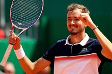 Daniil-Medvedev-1600x900