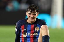 بيدري لاعب وسط فريق برشلونة