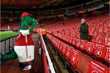 544663-جماهير-ارسنال-فى-ملعب-الامارات-(2)