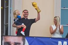 Antoine-Griezmann-et-son-epouse-Erika-fetent-les-3-ans-de-leur-fille-Mia