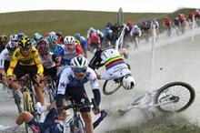 177-103353-alaphilippe-crash-strade-bianche_700x400