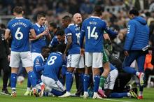 خصم نقطتين إضافيتين من رصيد إيفرتون