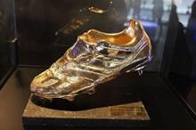 الحذاء-الذهبي--730x470