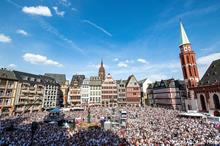 742017-احتفالات-جماهير-فرانكفورت-(5)