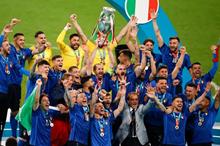 304124-تتويج-منتخب-إيطاليا-(5)