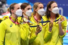 أستراليا تحرز ثالث ذهبية أولمبية على التوالي في سباق التتابع أربعة في 100 متر حرة