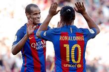 ronaldinho-rivaldo-barcelona-manchester-united-legends-30062017_1niy1kbkklyog1gp28k5zxabji
