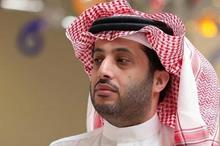 تركي-آل-الشيخ-يداعب-الشيخ-منصور-بن-زايد-ويهنئه-بالتتويج-بالبريميرليج