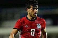 طارق-حامد-فخورا-بعد-أرتداء-شارة-قيادة-المنتخب.-1